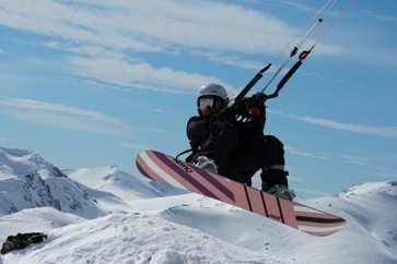 Naty Magni haciendo kitesnow